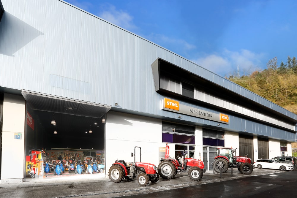 Berri Lantegia es una empresa de venta, alquiler y reparación de maquinaria agrícola con sede en Alegia